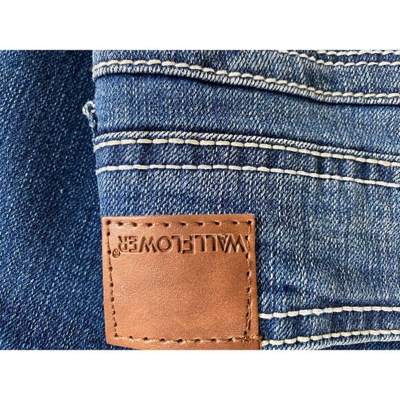 WALLFLOWER LUSCIOUS CURVY FIT INSTA STRETCH BOOTCUT JEANS 20 SHORT NWT - Picture 9 of 10